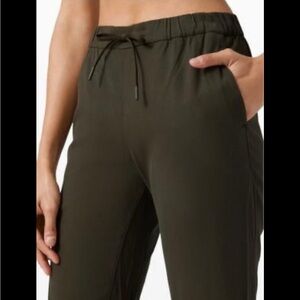 NEW w/ Tags Lululemon Joggers Size 8